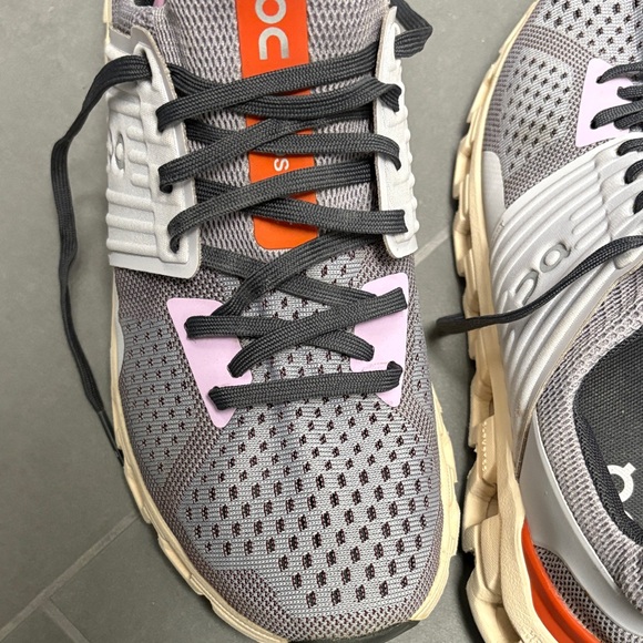 On Women's Gray and Purple Athletic Shoes - Picture 5 of 10